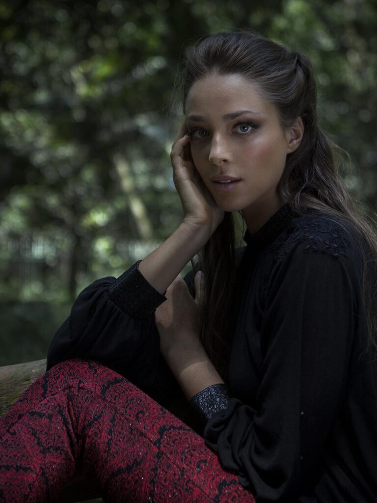 Chloe Gaya Maquiagem Editorial  